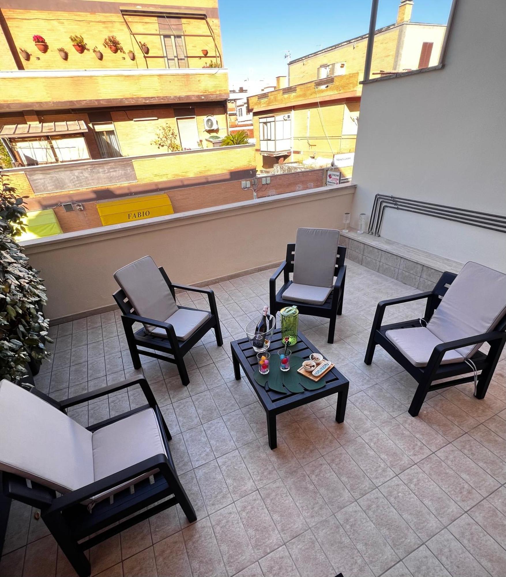 Roma Airport Sky Apartment *