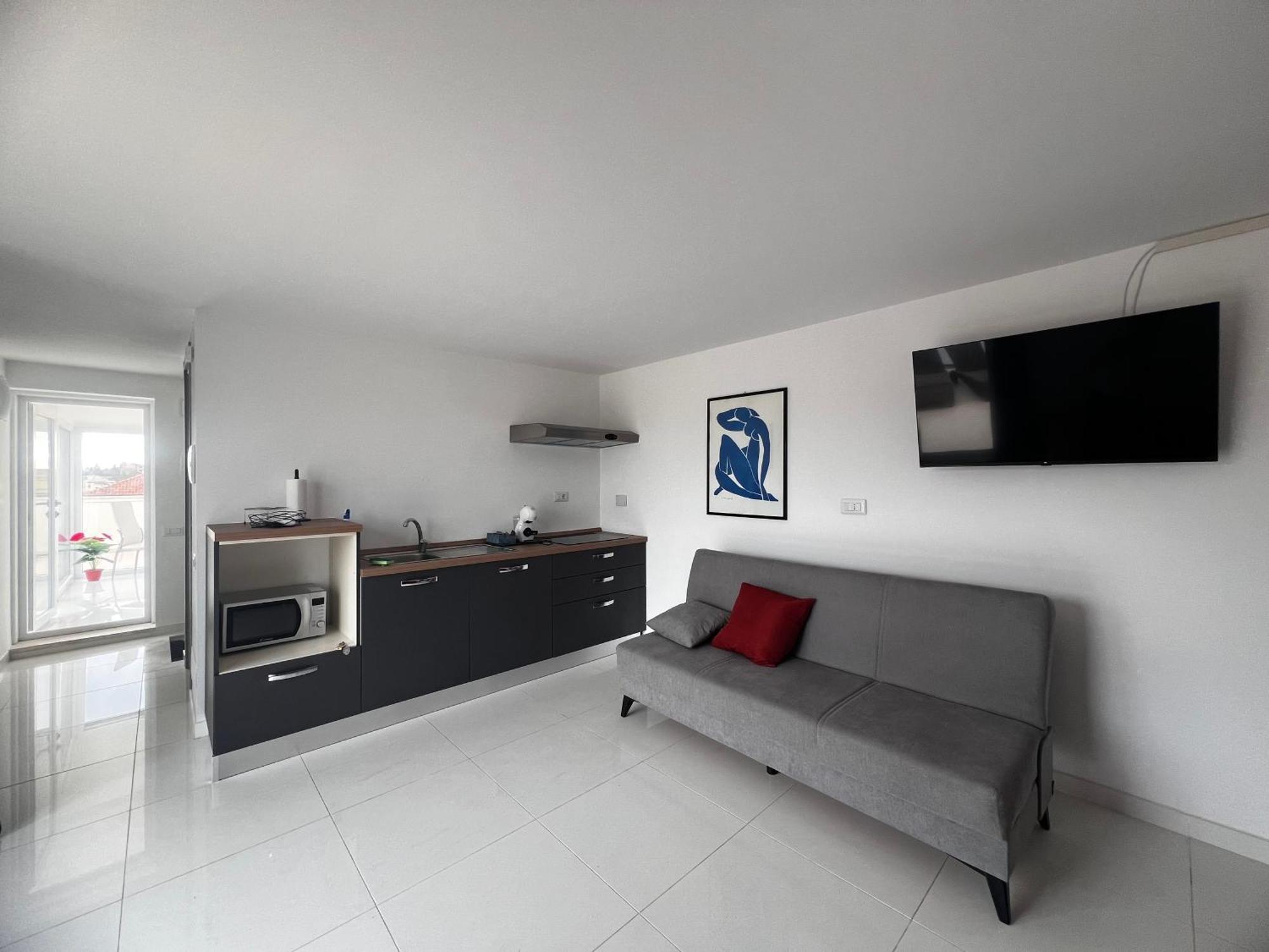Roma Airport Sky Apartment